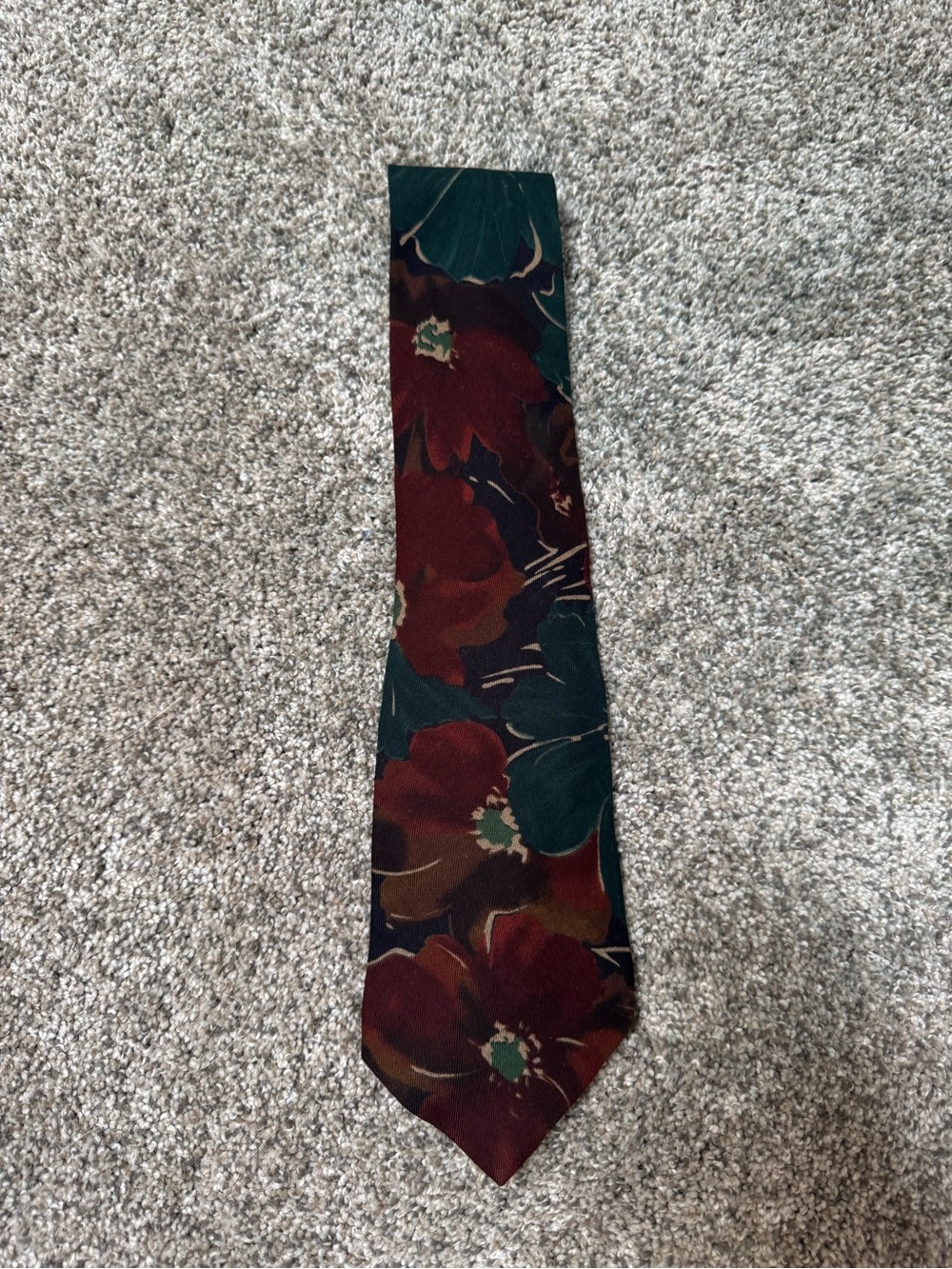 Vintage Hunt Club Men's Floral Tie in Burgundy and Green